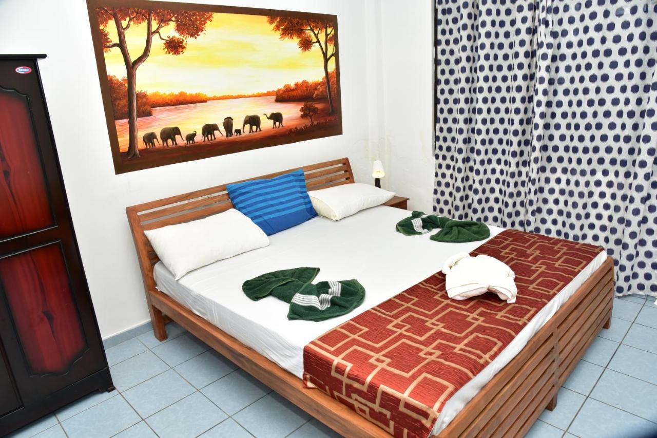 Hotel Happy Tuna Hikkaduwa Kültér fotó
